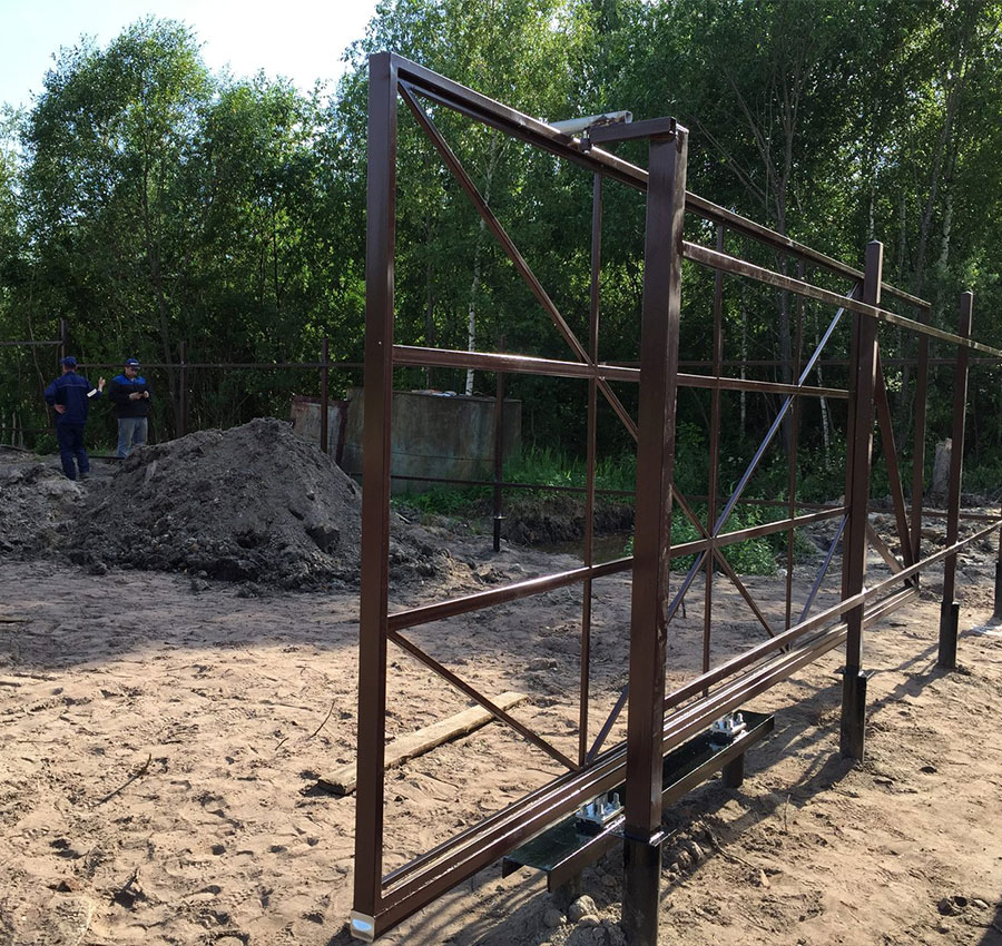 Варианты ворот на винтовых сваях в Астраханской области